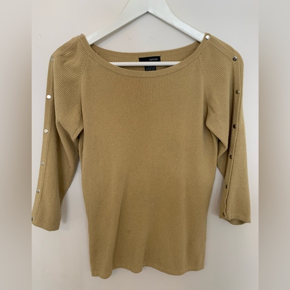 Kenzie snap buttons sweater SIZE MEDIUM - Picture 1 of 5